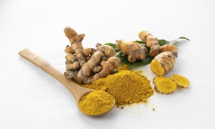 薑黃根與薑黃粉