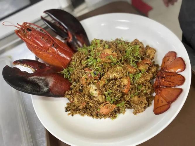 乾巴菌糯米炒波士頓龍蝦